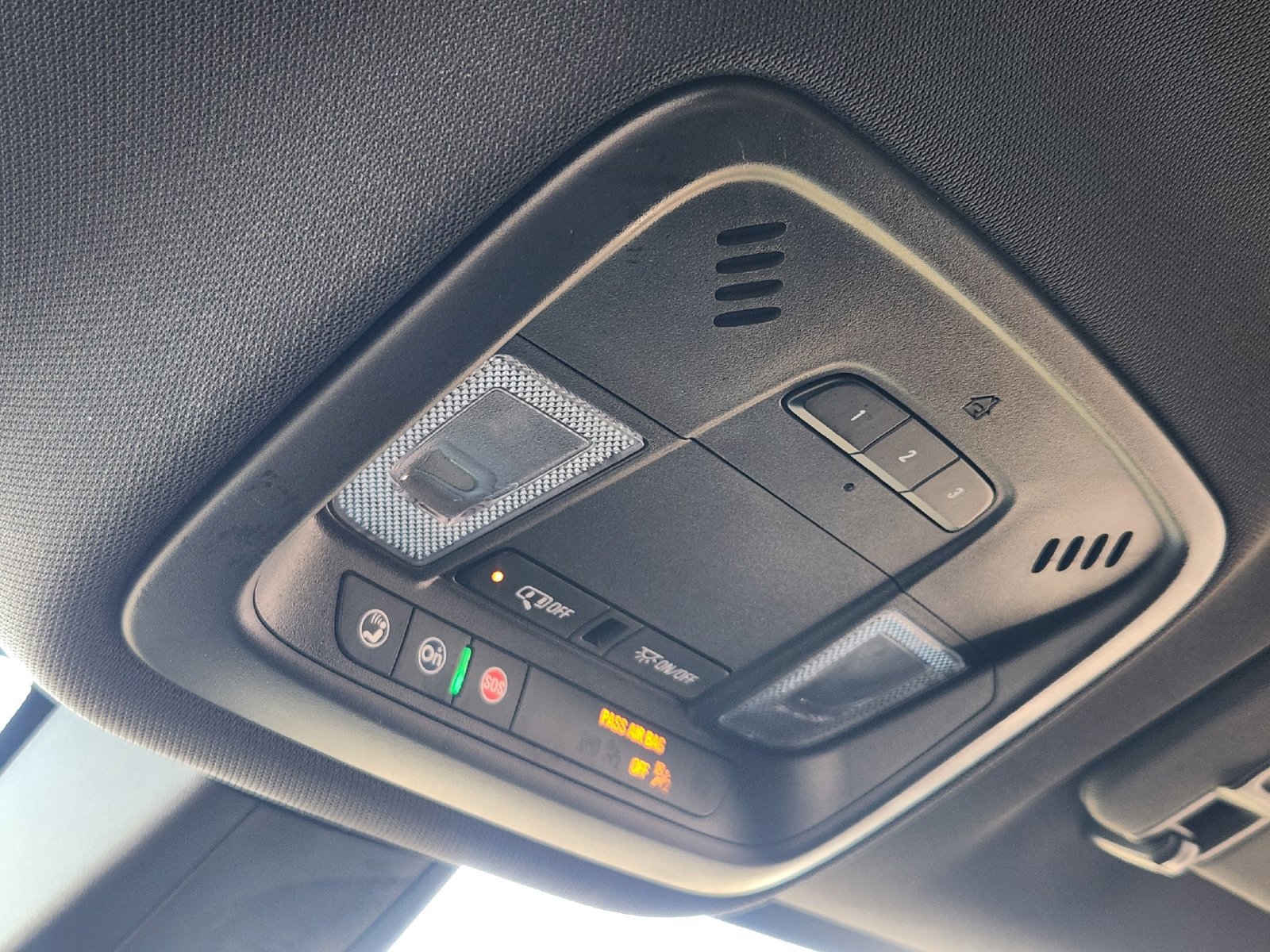 Used 2023 Chevrolet Traverse RS FWD image 28