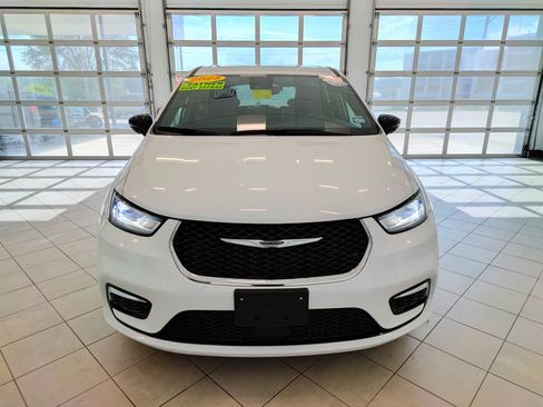 Used 2025 Chrysler Pacifica Select FWD image 8