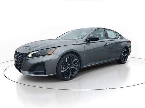 Used 2023 Nissan Altima 2.5 SR image 3