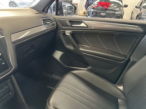 Used 2024 Volkswagen Tiguan SE R-Line image 25