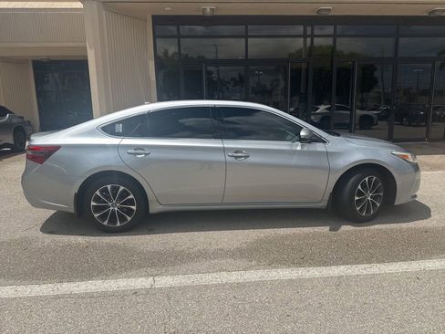 Used 2018 Toyota Avalon XLE Premium FWD image 12