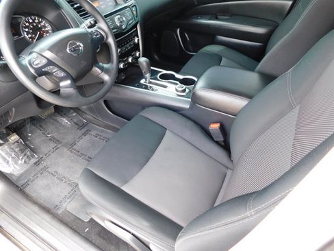 Used 2019 Nissan Pathfinder S AWD/4WD image 16