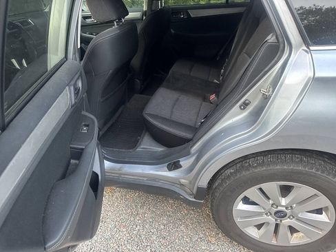 Used 2015 Subaru Outback 2.5i Premium AWD/4WD image 9