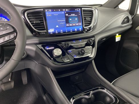 New 2026 Chrysler Pacifica Limited w/ S Appearance Package image 26