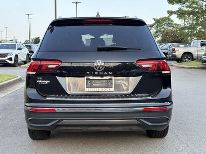 Used 2023 Volkswagen Tiguan SE w/ Panoramic Sunroof Package
