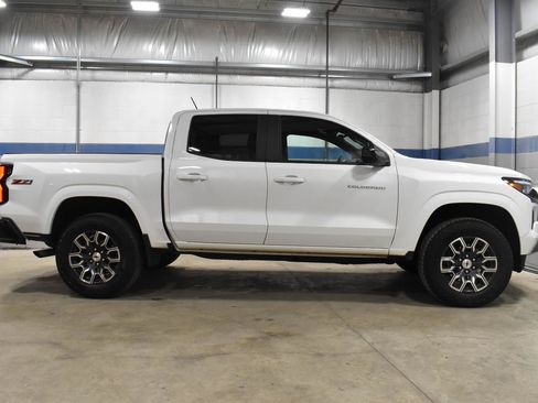 Used 2024 Chevrolet Colorado Z71 AWD/4WD image 29
