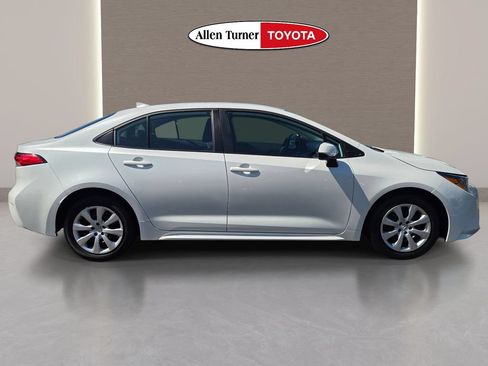 Used 2025 Toyota Corolla LE FWD image 5