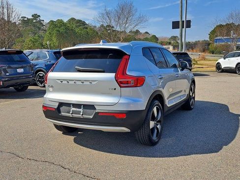 Used 2019 Volvo XC40 T5 Momentum image 5