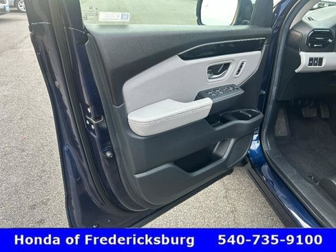 Used 2025 Honda Pilot Touring image 8