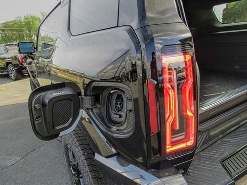 New 2025 GMC Hummer EV 3X w/ LPO, Dark Essentials Package image 10