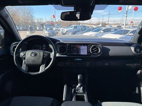 Used 2022 Toyota Tacoma TRD Sport image 18