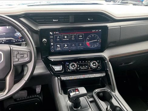 Used 2023 GMC Sierra 1500 AT4 w/ Technology Package AWD/4WD image 8