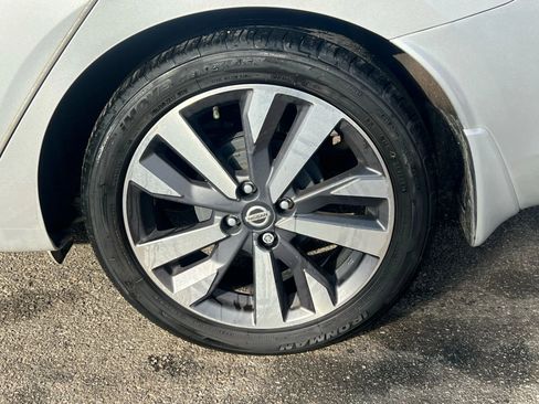 Used 2020 Nissan Versa SR image 10