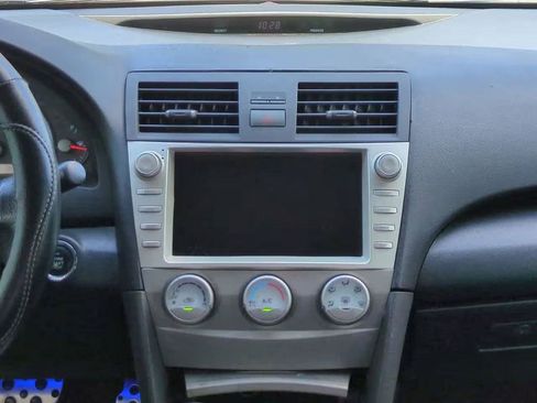 Used 2010 Toyota Camry SE FWD image 10