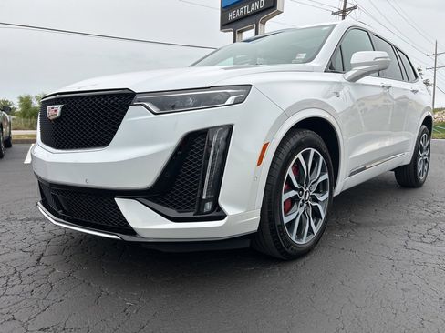 Used 2024 Cadillac XT6 Sport w/ Platinum Package image 2