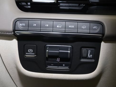 Used 2021 Cadillac Escalade Sport Platinum image 39