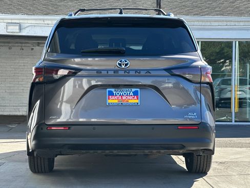 Used 2024 Toyota Sienna XLE image 5