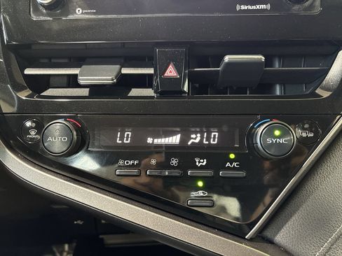 Used 2022 Toyota Camry SE w/ Convenience Package FWD image 19
