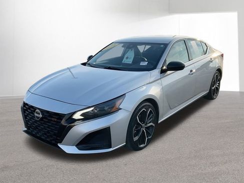 Certified 2024 Nissan Altima 2.5 SR image 1