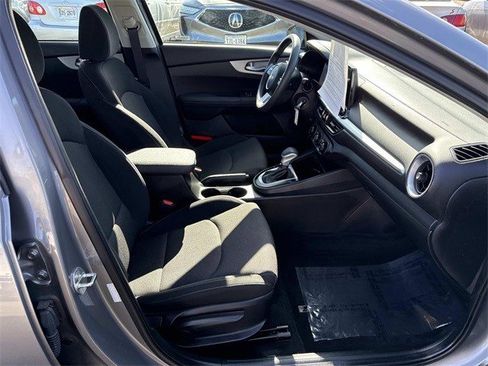 Certified 2023 Kia Forte LXS image 9