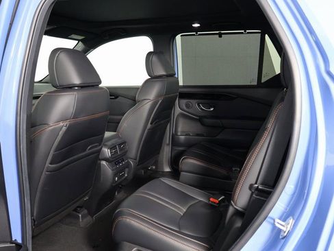 Used 2025 Honda Pilot TrailSport image 11