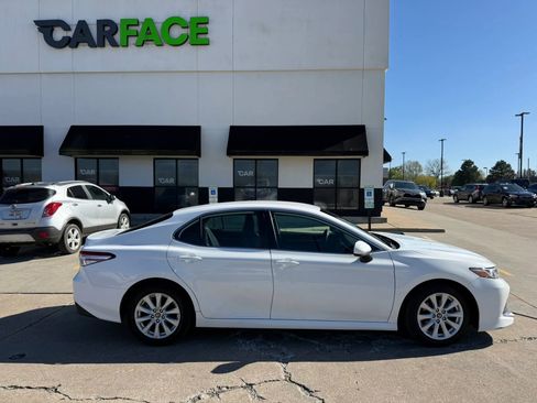 Used 2018 Toyota Camry LE image 16