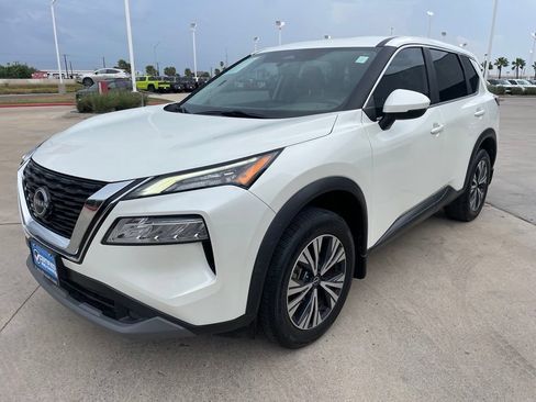 Used 2023 Nissan Rogue SV FWD image 3