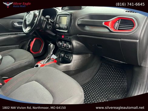 Used 2017 Jeep Renegade Trailhawk w/ Cold Weather Group II image 7