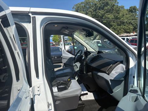 Used 2019 Ford Transit 150 XL RWD image 21