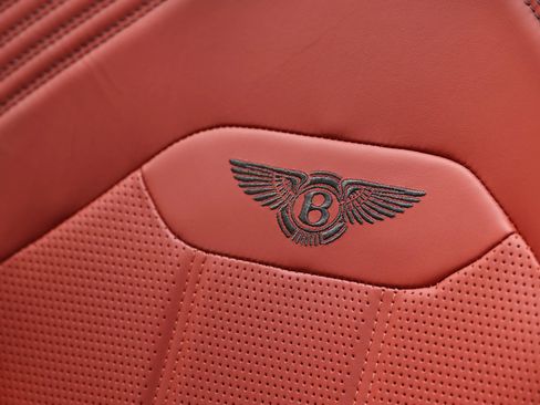 Used 2022 Bentley Bentayga AWD/4WD image 18