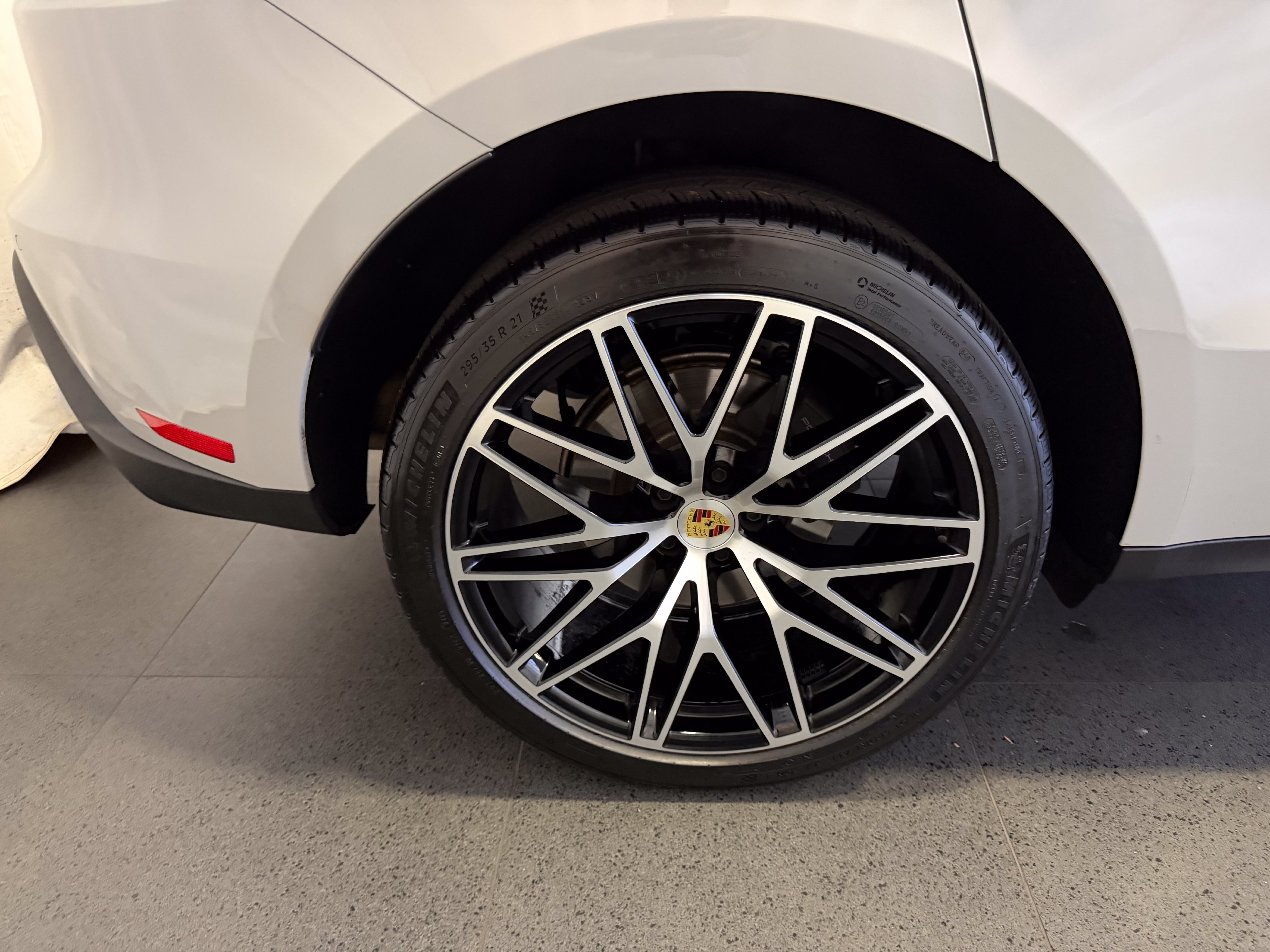 Certified 2026 Porsche Macan AWD/4WD image 12