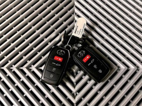 Used 2026 Toyota Grand Highlander Limited image 10