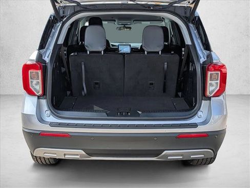 Used 2021 Ford Explorer XLT w/ Equipment Group 202A image 6