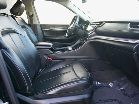 Used 2021 Jeep Grand Cherokee L Limited w/ Luxury Tech Group II image 8