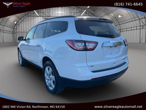 Used 2016 Chevrolet Traverse LT w/ Style and Technology Package image 5