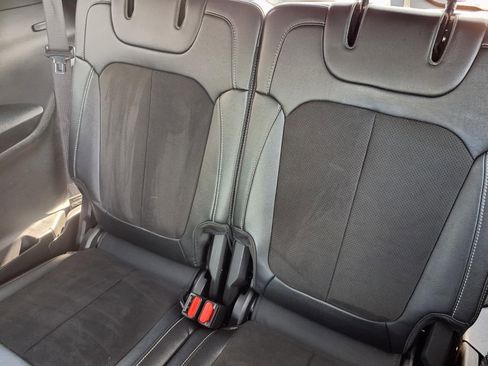 Used 2023 Jeep Grand Cherokee L Laredo image 8