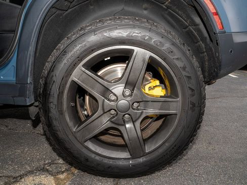 Used 2020 Land Rover Defender 110 SE image 8