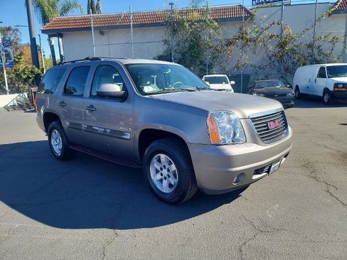 Used 2008 GMC Yukon SLT w/ SLT Preferred Equipment Group image 2