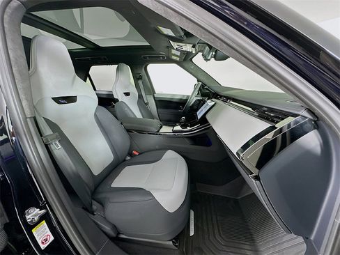 Used 2025 Land Rover Range Rover Sport SV Edition Two image 29