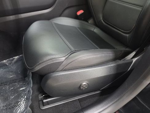 Used 2024 Mercedes-Benz GLC 300 4MATIC image 29
