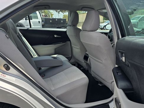 Used 2013 Toyota Camry LE image 28