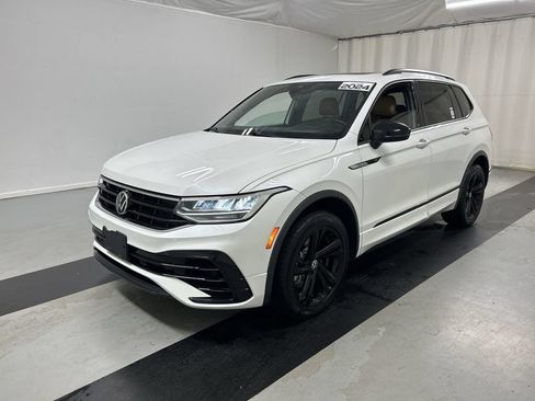 Certified 2024 Volkswagen Tiguan SE R-Line AWD/4WD image 5
