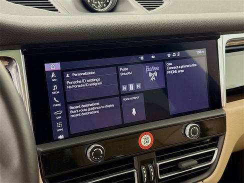 Certified 2025 Porsche Macan image 19