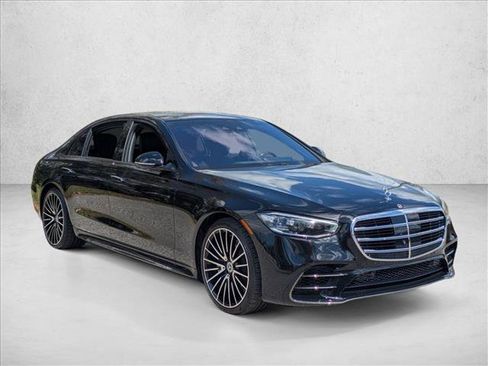 Used 2023 Mercedes-Benz S 580 4MATIC Sedan image 3