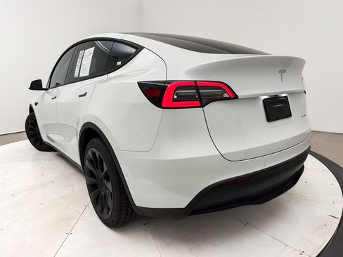 Used 2021 Tesla Model Y Long Range image 8