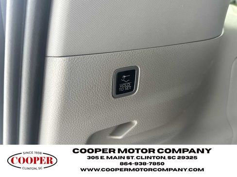 Used 2024 Jeep Wagoneer L Series II w/ Flexible Seating Group RWD image 20
