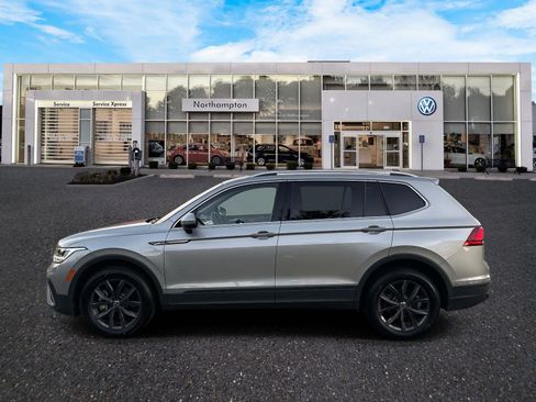 Used 2022 Volkswagen Tiguan SE image 3