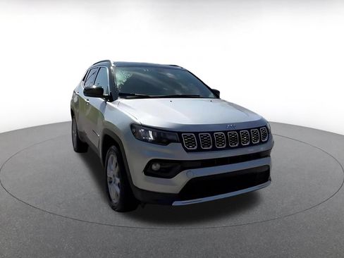 Used 2025 Jeep Compass Limited AWD/4WD image 3