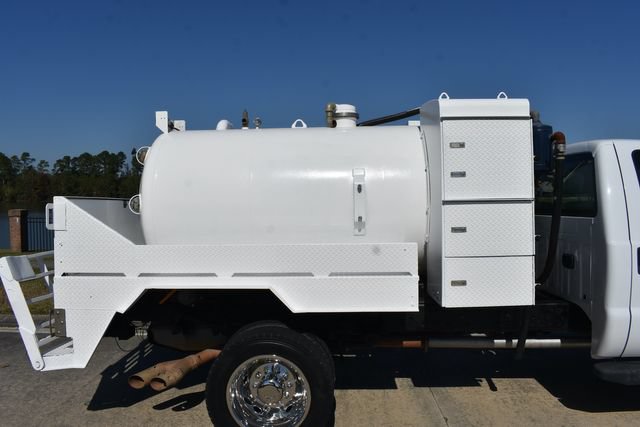Used 2015 Ford F550 2WD Regular Cab Super Duty image 4