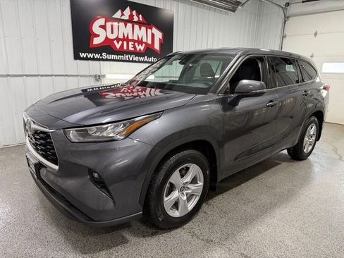 Used 2020 Toyota Highlander LE image 1